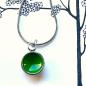 Preview: Zierlicher Schalenanhänger mit Grüner Kontrastfarbe – Edelstahl – inklusive Kette