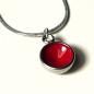 Preview: Zierlicher Schalenanhänger mit Kontrastfarbe in Rot – Edelstahl – inklusive Kette