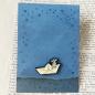 Preview: Emaille Pin - kleines Boot mit Hund und Vogel