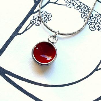 Preview: Zierlicher Schalenanhänger mit Kastanien Brauner Kontrastfarbe – Edelstahl – inklusive Kette