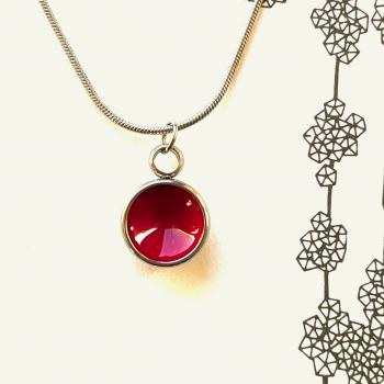 Preview: Zierlicher Schalenanhänger mit Kontrastfarbe in Rot – Edelstahl – inklusive Kette