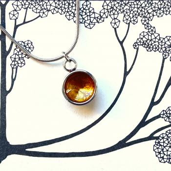 Preview: Zierlicher Schalenanhänger mit Gold Kontrastfarbe – Edelstahl – inklusive Kette