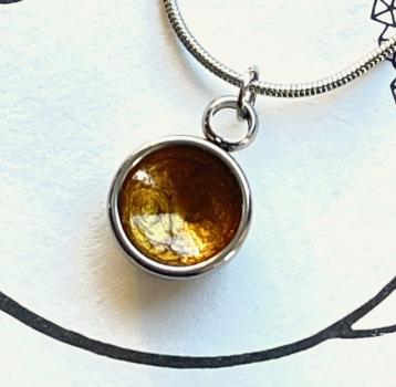 Preview: Zierlicher Schalenanhänger mit Gold Kontrastfarbe – Edelstahl – inklusive Kette