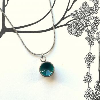 Preview: Zierlicher Schalenanhänger mit Kontrastfarbe in Petrol – Edelstahl – inklusive Kette