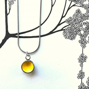 Preview: Zierlicher Schalenanhänger mit Gelber Kontrastfarbe – Edelstahl – inklusive Kette