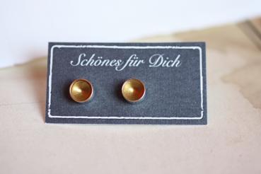 Sparkling shell ear studs in gold gold
