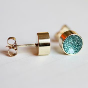 Sparkling shell ear studs in gold turquoise
