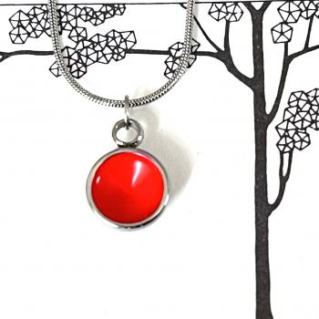 Zierlicher Schalenanhänger mit Kontrastfarbe in Neon Hellrot – Edelstahl – inklusive Kette