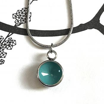 Zierlicher Schalenanhänger mit Kontrastfarbe in Türkis – Edelstahl – inklusive Kette