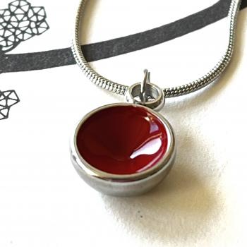 Zierlicher Schalenanhänger mit Kastanien Brauner Kontrastfarbe – Edelstahl – inklusive Kette