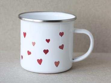 Emaille Tasse mit vielen Herzen