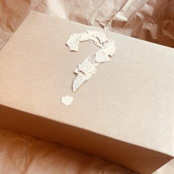 Schnäppchen-Kiste mit Papierwaren im Wert von über 300 €