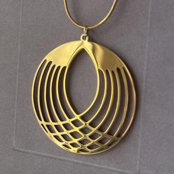 Preview: Jugendstil - großer runder Anhänger aus Edelstahl vergoldet an filigraner Kette