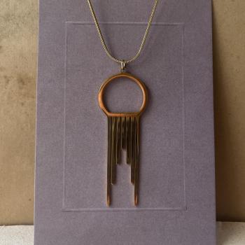 Preview: Art Nouveau – Pendant in Gold-Plated Stainless Steel on a Delicate Chain - macrame