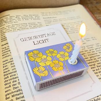 Preview: light on a box - yellow flowers