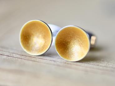 Lack Ohrstecker in metallic kurkuma