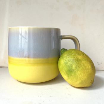 Tasse – gelb gestreift, Steingut, 390 ml