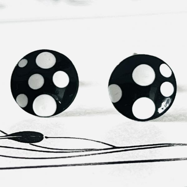 little Stud Earrings with Dots - black