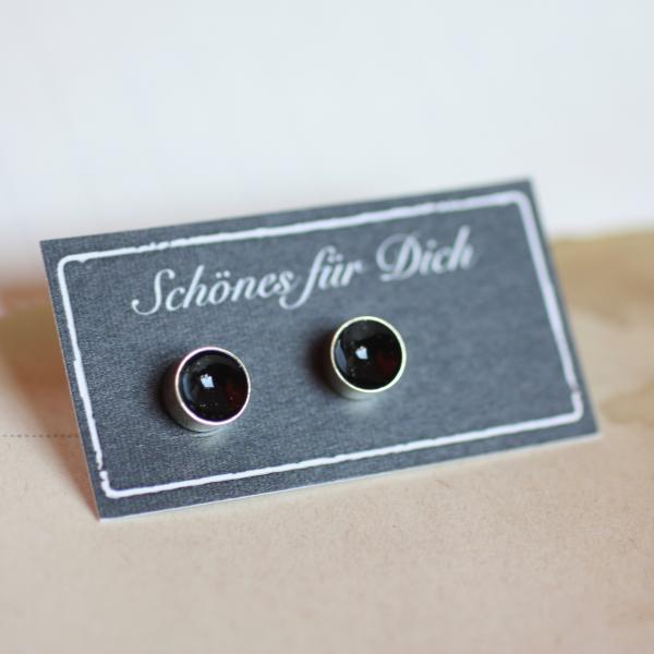 Sparkling shell ear studs in gold black