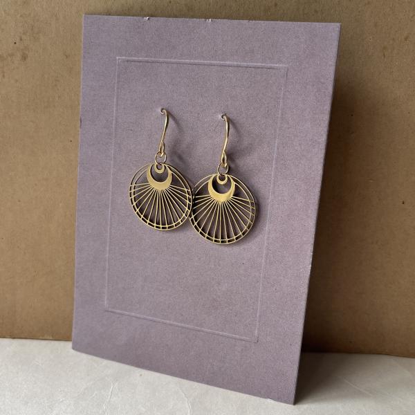 vergoldete Edelstahl-Ohrhänger – filigranes, geometrisches Design - Strahlen