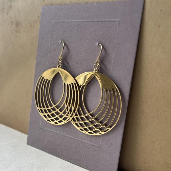 große runde vergoldete Edelstahl-Ohrhänger – filigranes, geometrisches Design