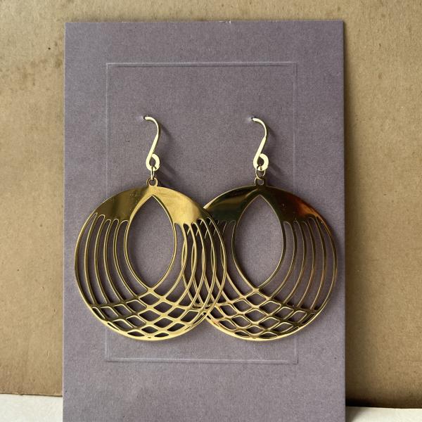 große runde vergoldete Edelstahl-Ohrhänger – filigranes, geometrisches Design