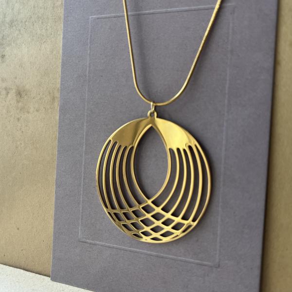 Jugendstil - großer runder Anhänger aus Edelstahl vergoldet an filigraner Kette