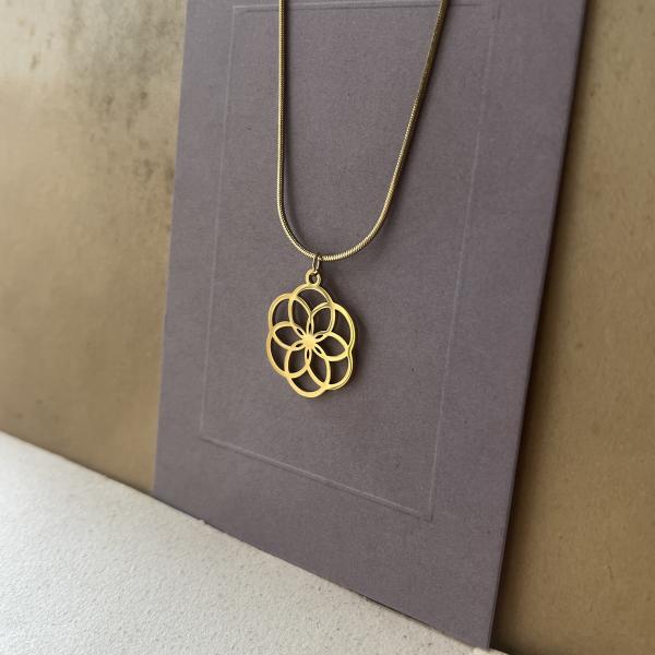 small flower - Pendant in Gold-Plated Stainless Steel on a Delicate Chain