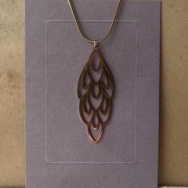 größer Flügel - Anhänger aus Edelstahl  - vergoldet an filigraner Kette