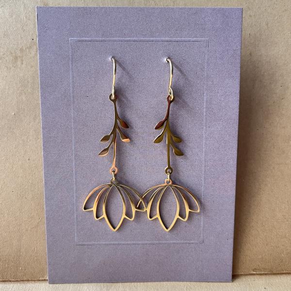 vergoldete Edelstahl-Ohrhänger – filigranes, geometrisches Design - Knospe