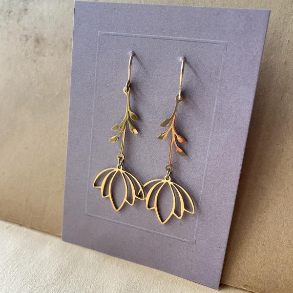 vergoldete Edelstahl-Ohrhänger – filigranes, geometrisches Design - Knospe