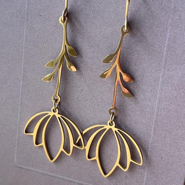 vergoldete Edelstahl-Ohrhänger – filigranes, geometrisches Design - Knospe