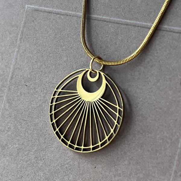 Art Nouveau – Little Round Pendant in Gold-Plated Stainless Steel on a Delicate Chain